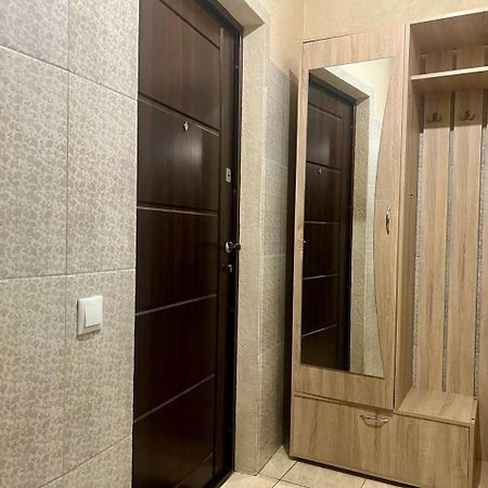 Studio Apartment Metro Pechersk Kiev Eksteriør billede