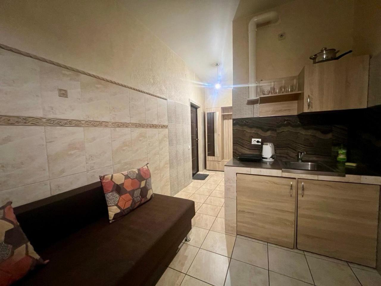 Studio Apartment Metro Pechersk Kiev Eksteriør billede