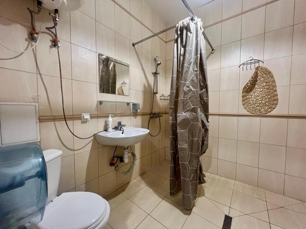 Studio Apartment Metro Pechersk Kiev Eksteriør billede