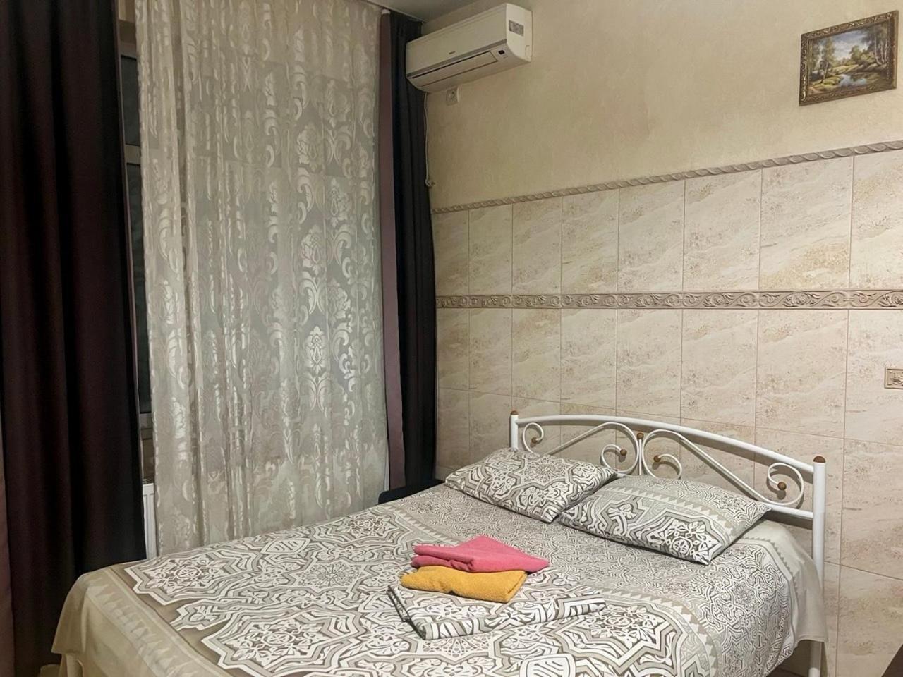 Studio Apartment Metro Pechersk Kiev Eksteriør billede
