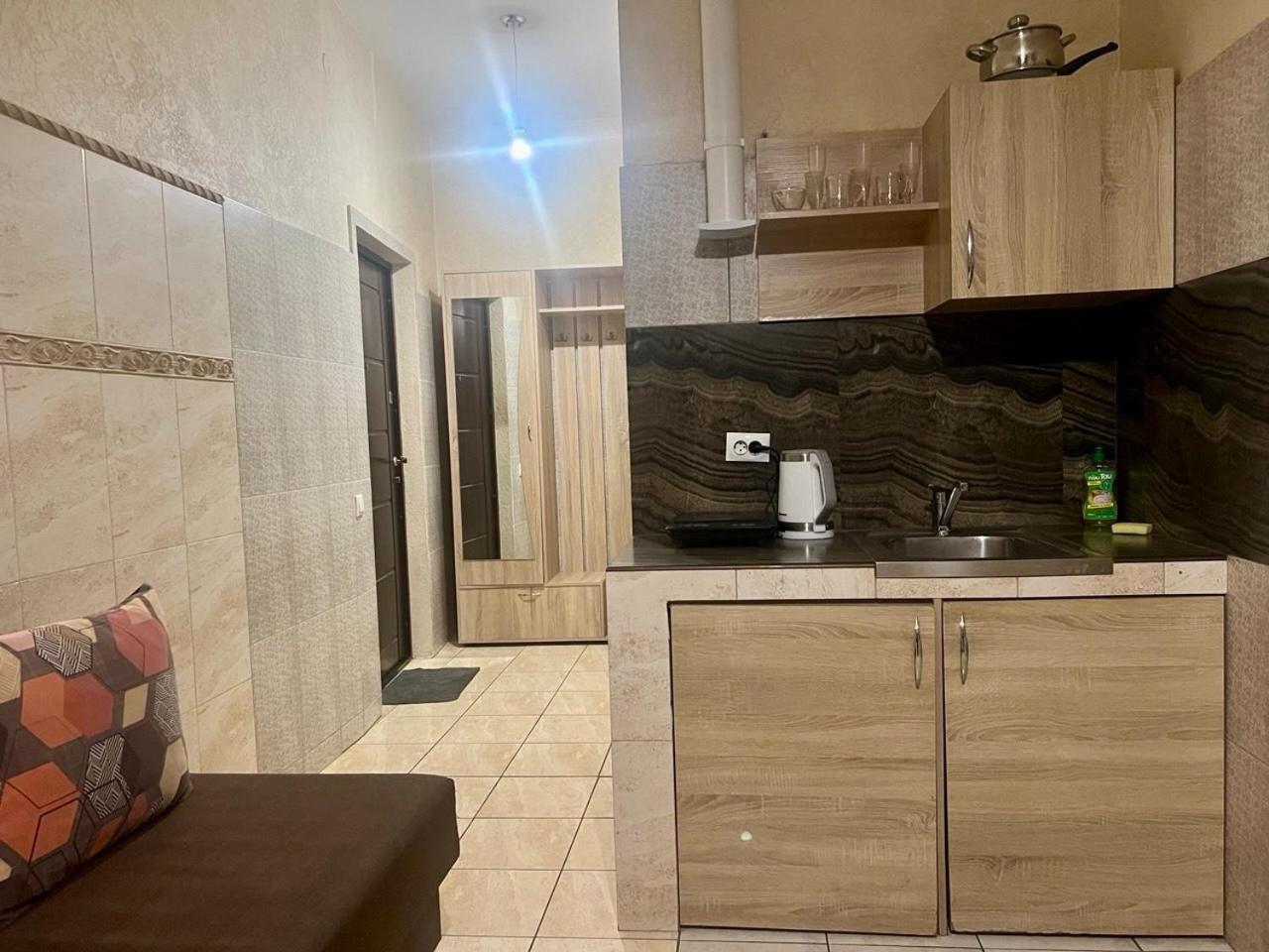 Studio Apartment Metro Pechersk Kiev Eksteriør billede